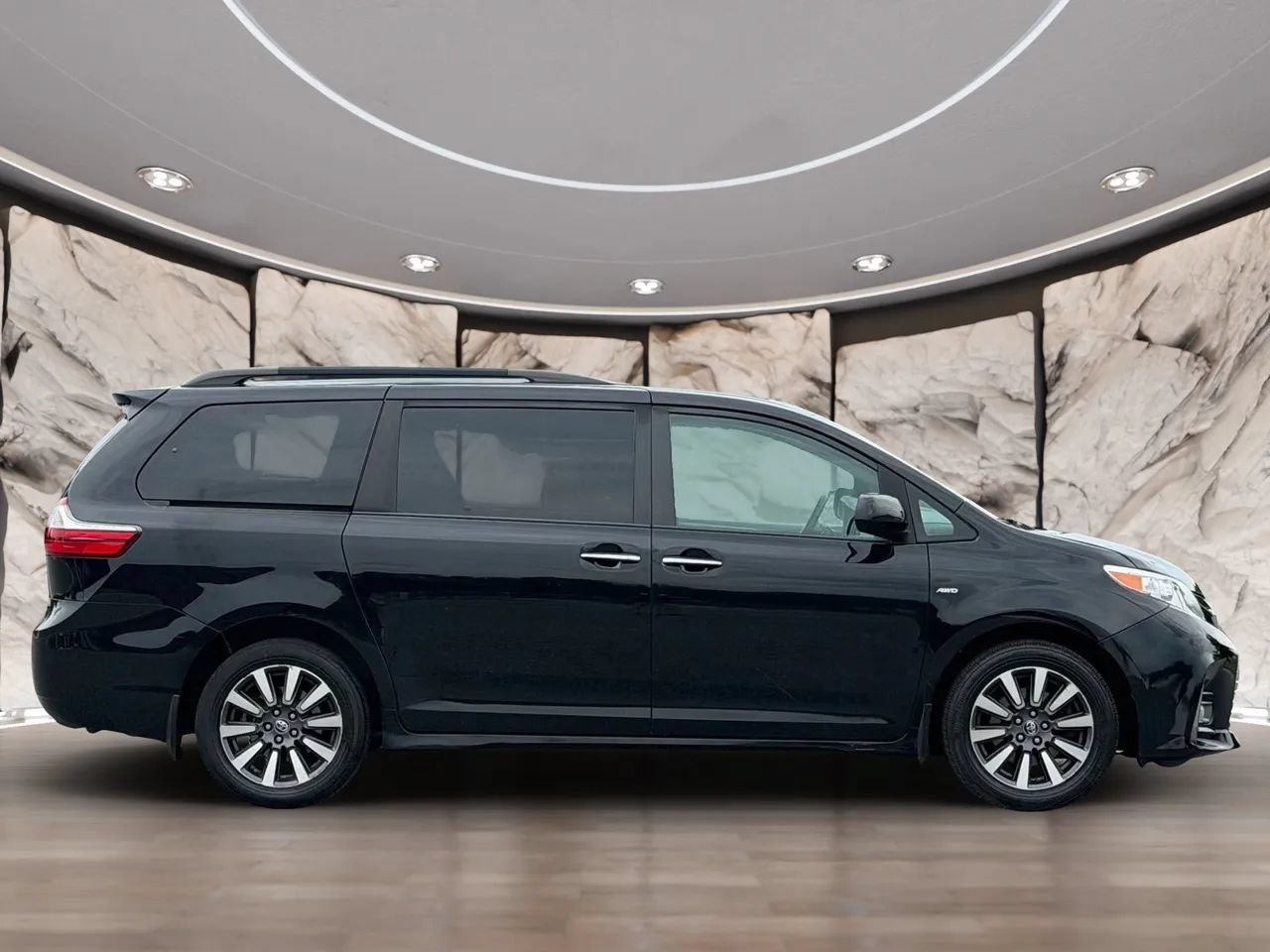 Used 2018 Toyota Sienna XLE w/ XLE Navigation Package AWD/4WD image 8