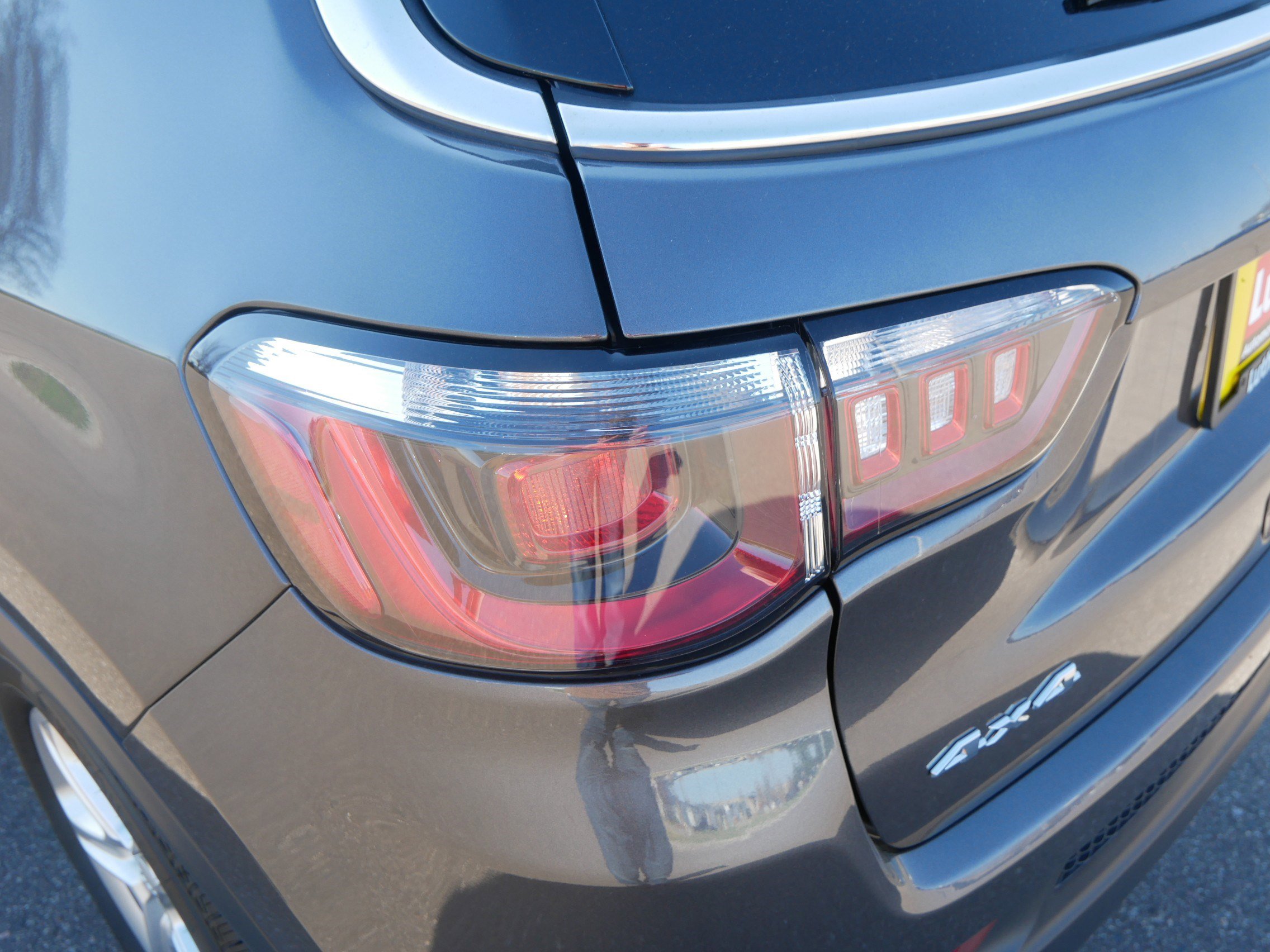 Used 2023 Jeep Compass Latitude image 17