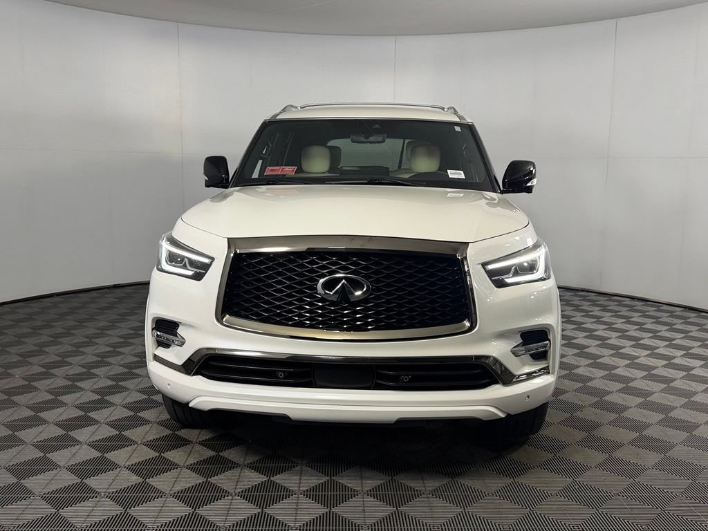 Used 2024 INFINITI QX80 Sensory AWD/4WD image 2