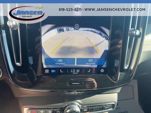 Used 2025 Volvo XC40 B5 Plus image 33