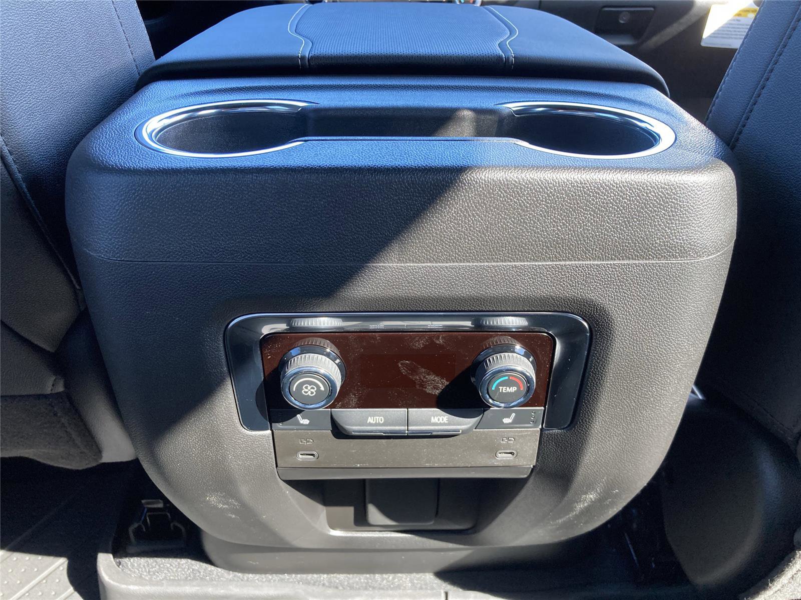 New 2026 Chevrolet Suburban Premier image 24