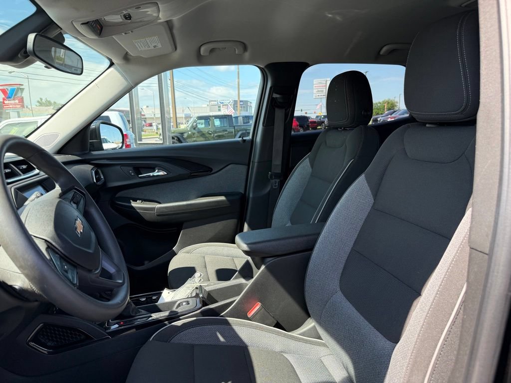 Used 2023 Chevrolet TrailBlazer LT AWD/4WD image 23