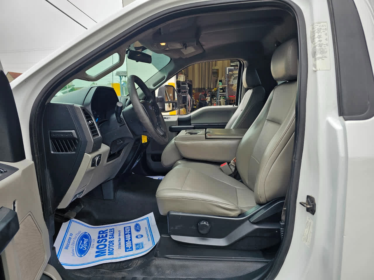Used 2017 Ford F550 4x4 Regular Cab Super Duty image 6