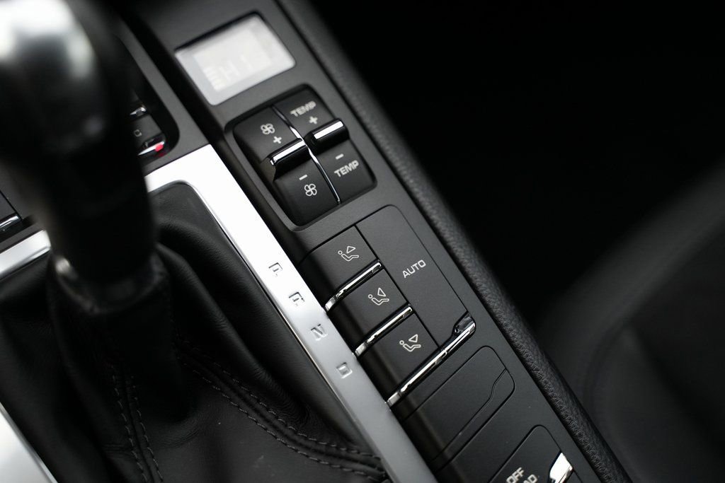 Used 2017 Porsche Macan w/ Driver Memory Package image 35