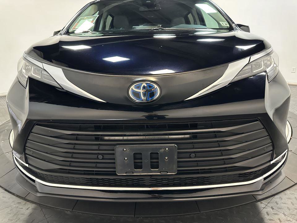 Certified 2021 Toyota Sienna XLE image 5
