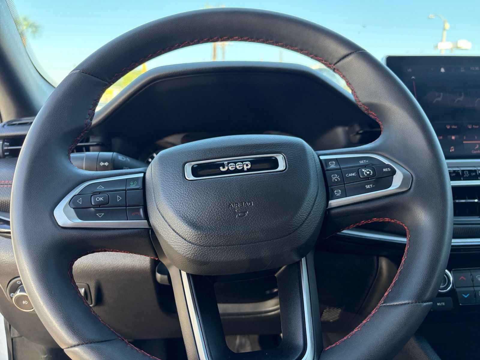 Used 2025 Jeep Compass Trailhawk AWD/4WD image 26