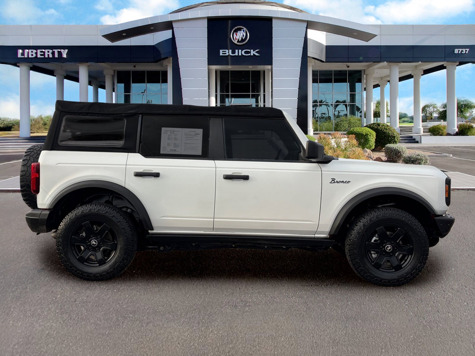 Used 2021 Ford Bronco Black Diamond AWD/4WD image 3