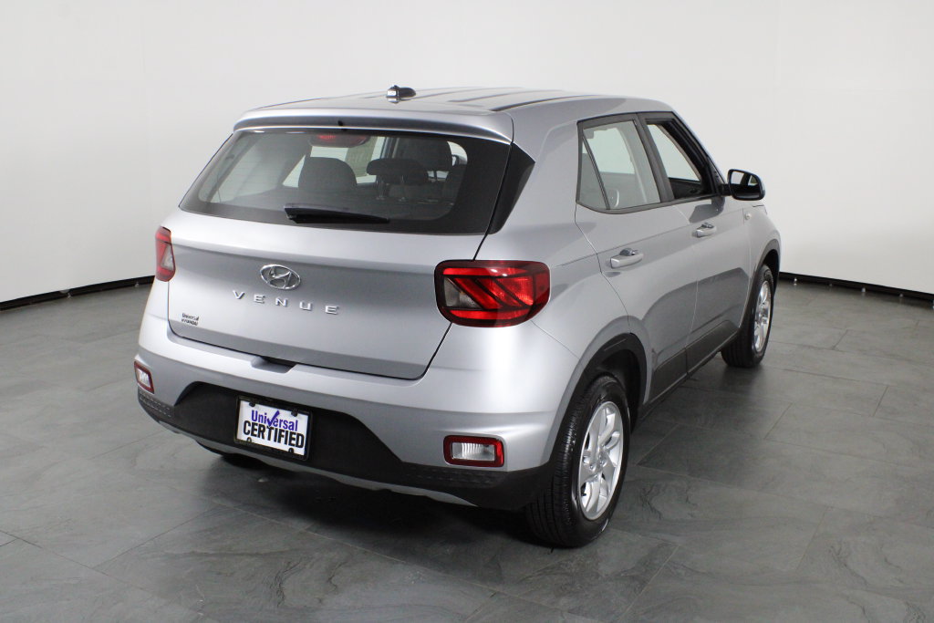 Certified 2026 Hyundai Venue SE FWD image 4