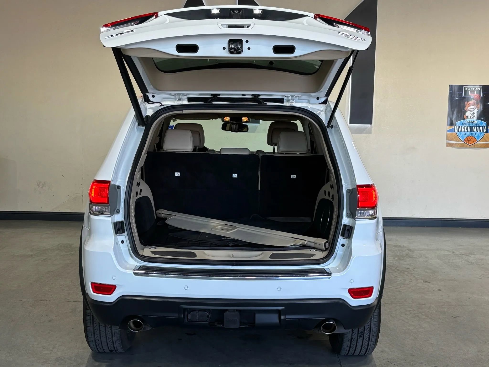 Used 2014 Jeep Grand Cherokee Limited AWD/4WD image 6