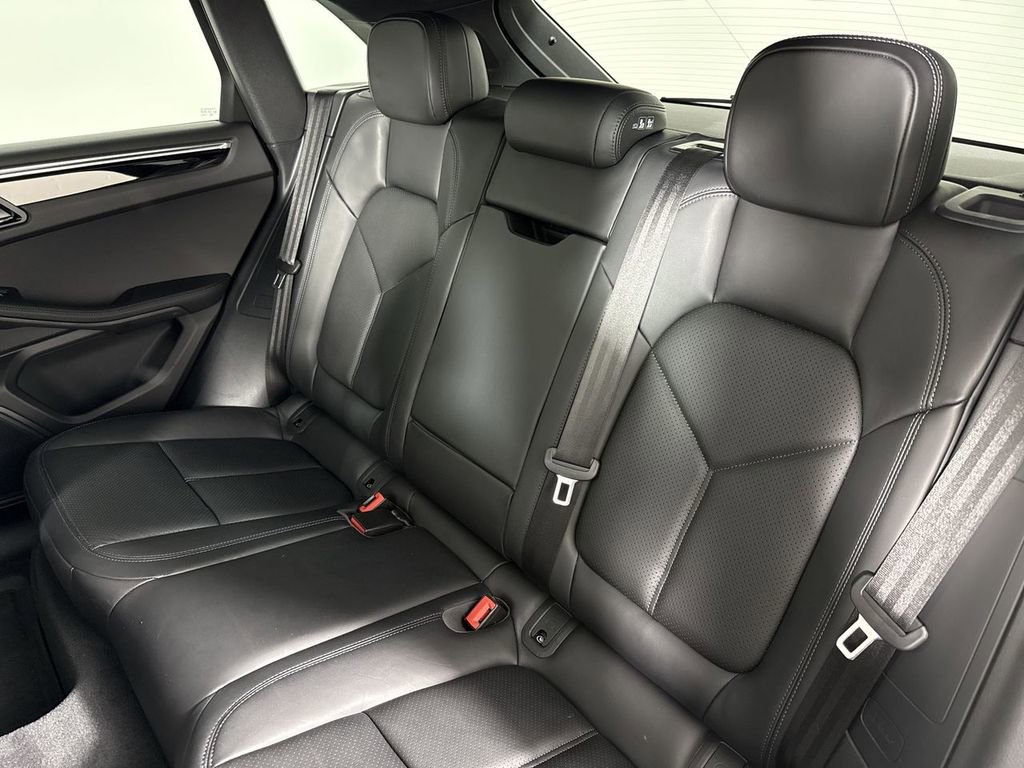 Certified 2025 Porsche Macan image 22