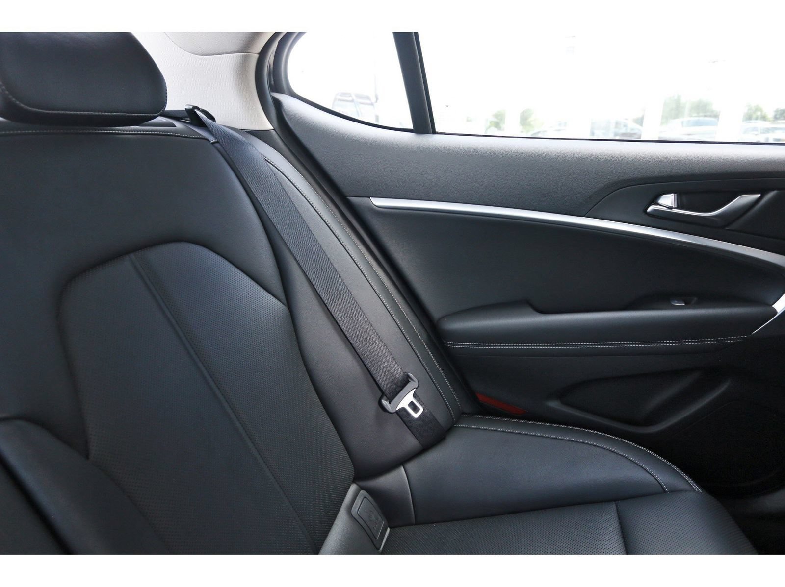 Used 2021 Genesis G70 2.0T RWD image 14