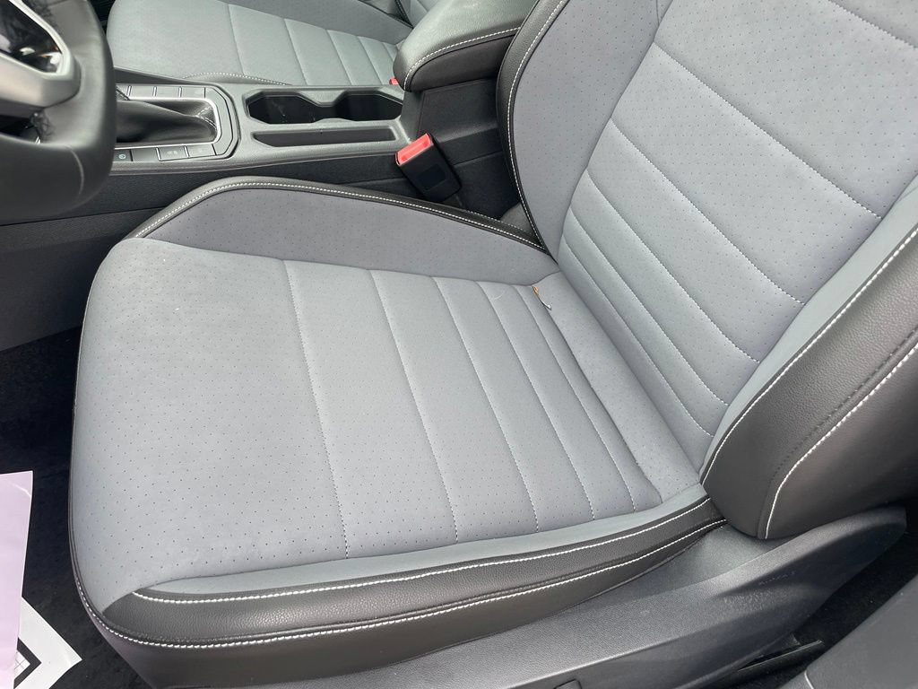 Used 2025 Volkswagen Jetta SE FWD image 20