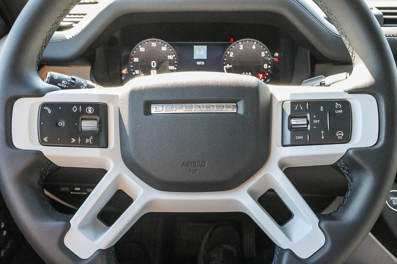 New 2026 Land Rover Defender 110 X-Dynamic SE AWD/4WD image 34