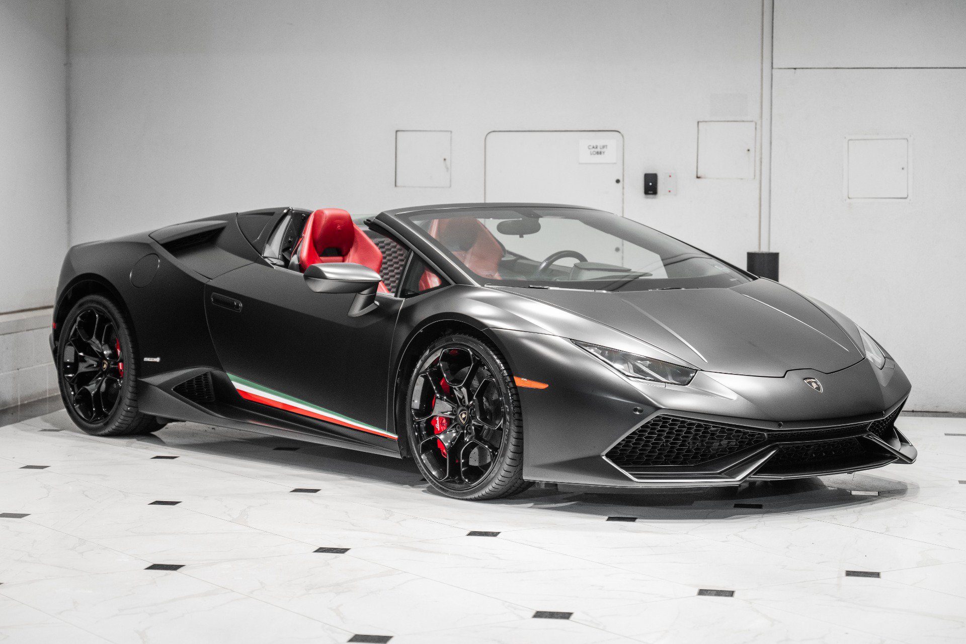 Used 2016 Lamborghini Huracan LP 610-4 AWD/4WD image 3