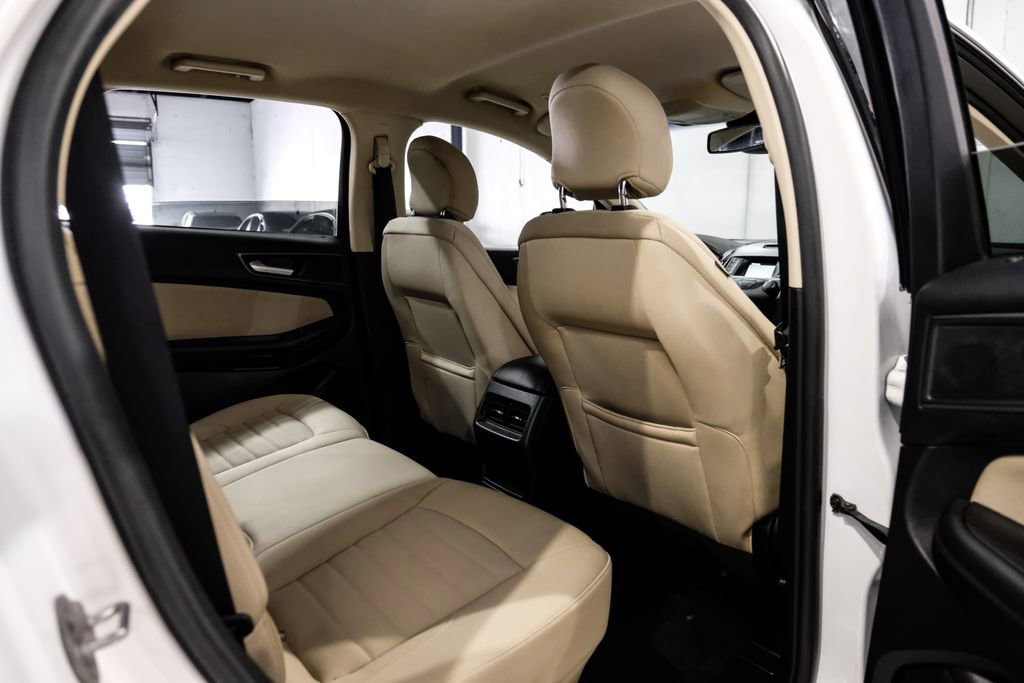 Used 2019 Ford Edge SE image 32