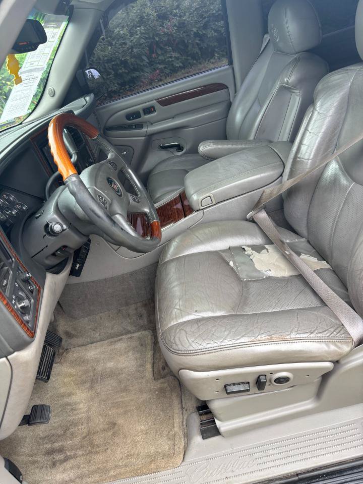 Used 2004 Cadillac Escalade ESV AWD image 18