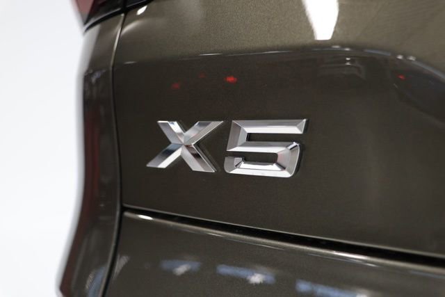 Used 2024 BMW X5 xDrive40i w/ M Sport Package AWD/4WD image 10