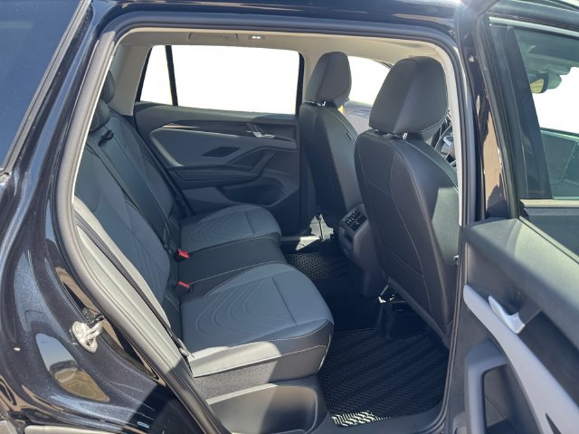 New 2026 Volkswagen Tiguan SE FWD image 13