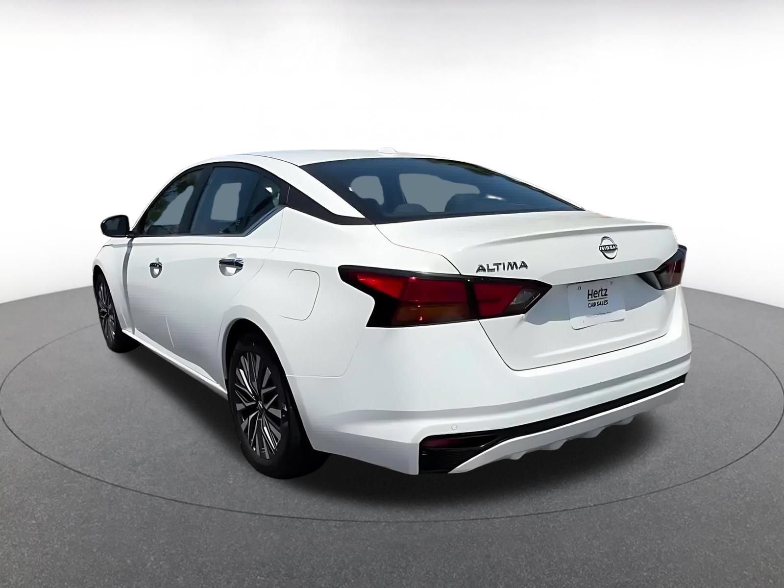 Used 2025 Nissan Altima 2.5 SV FWD image 11