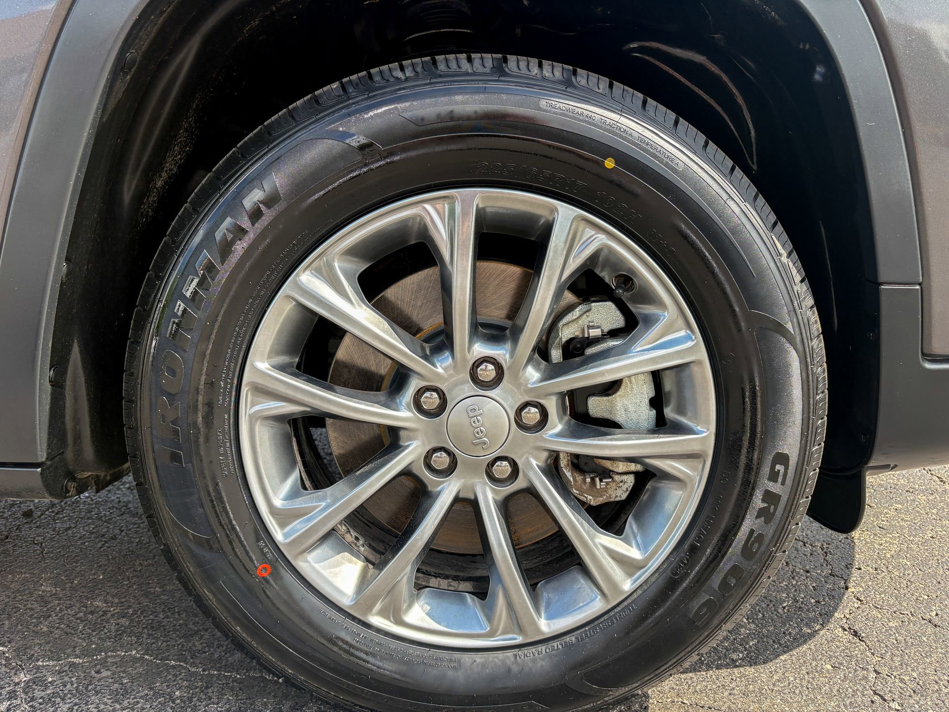 Used 2021 Jeep Cherokee Latitude Plus AWD/4WD image 21
