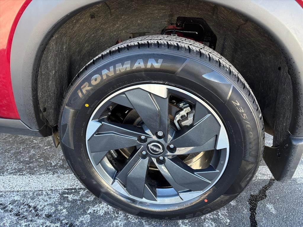 Used 2025 Nissan Rogue SV image 27