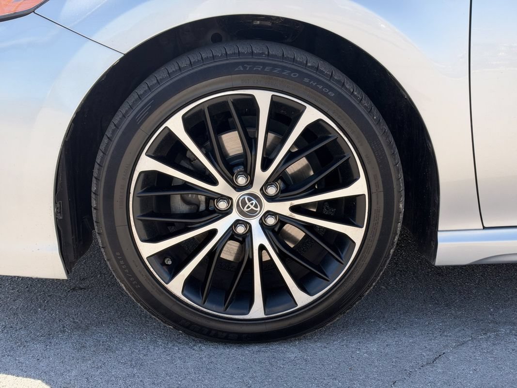 Used 2018 Toyota Camry SE w/ Moonroof Package FWD image 28