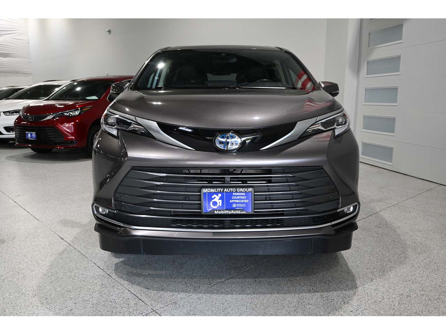 Used 2022 Toyota Sienna Platinum AWD/4WD image 4