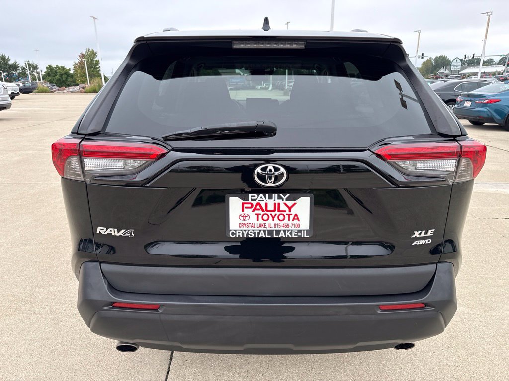 Used 2020 Toyota RAV4 XLE w/ Convenience Package AWD/4WD image 4