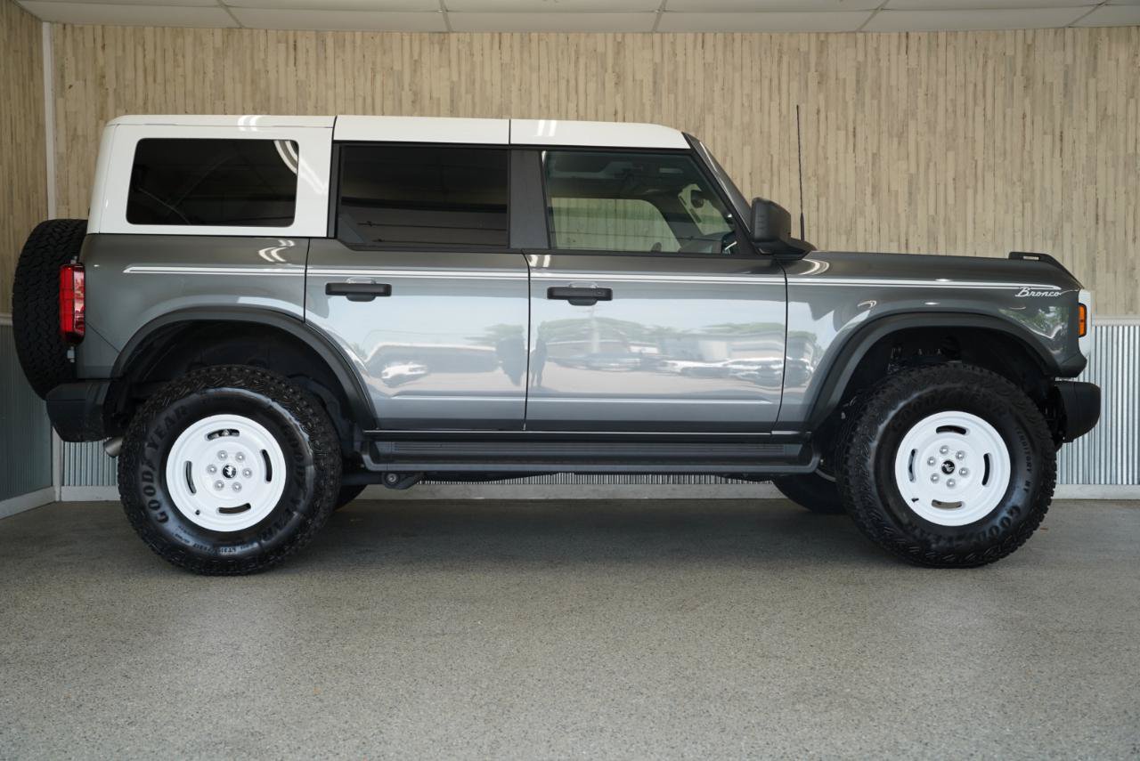 Used 2025 Ford Bronco Heritage Edition AWD/4WD image 6