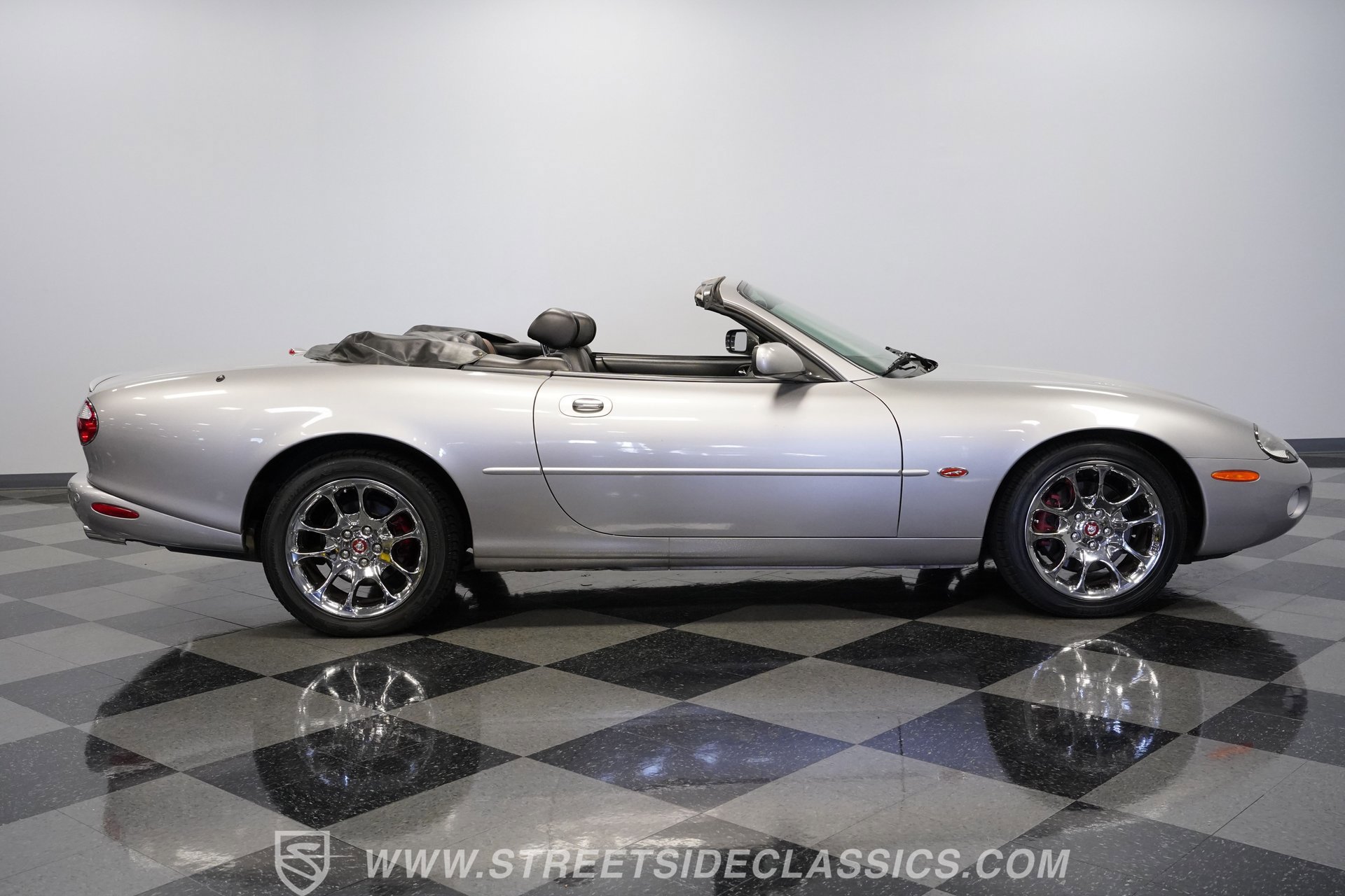 Used 2001 Jaguar XK8 Convertible image 14