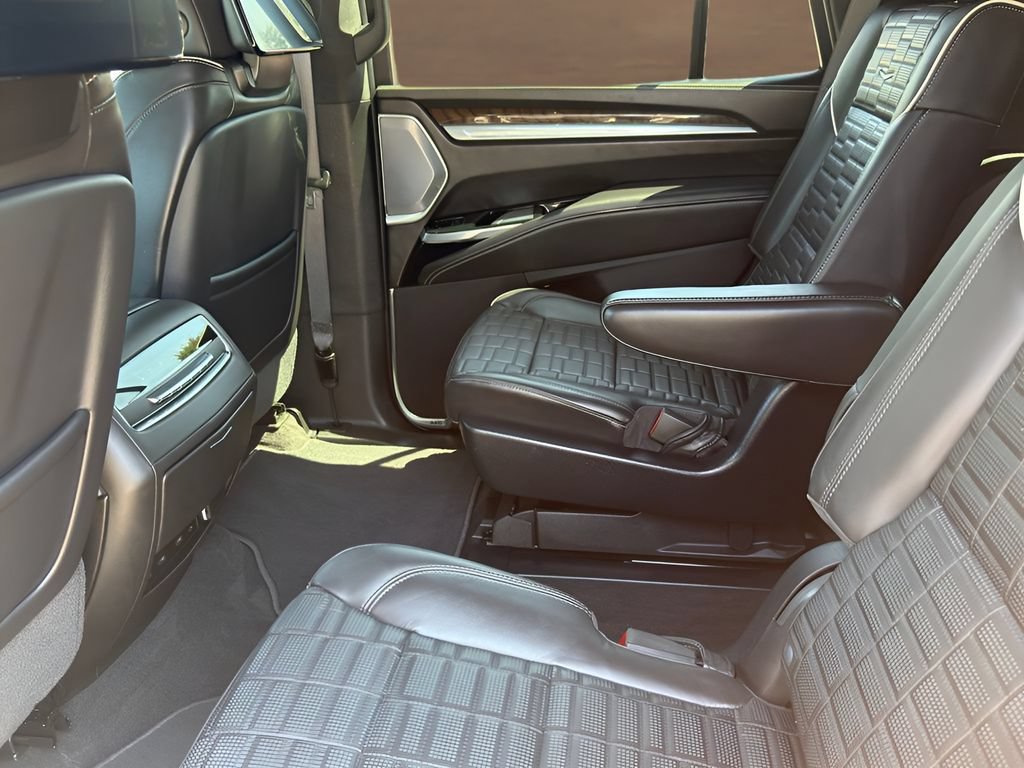 Used 2025 Cadillac Escalade Sport Platinum AWD/4WD image 30