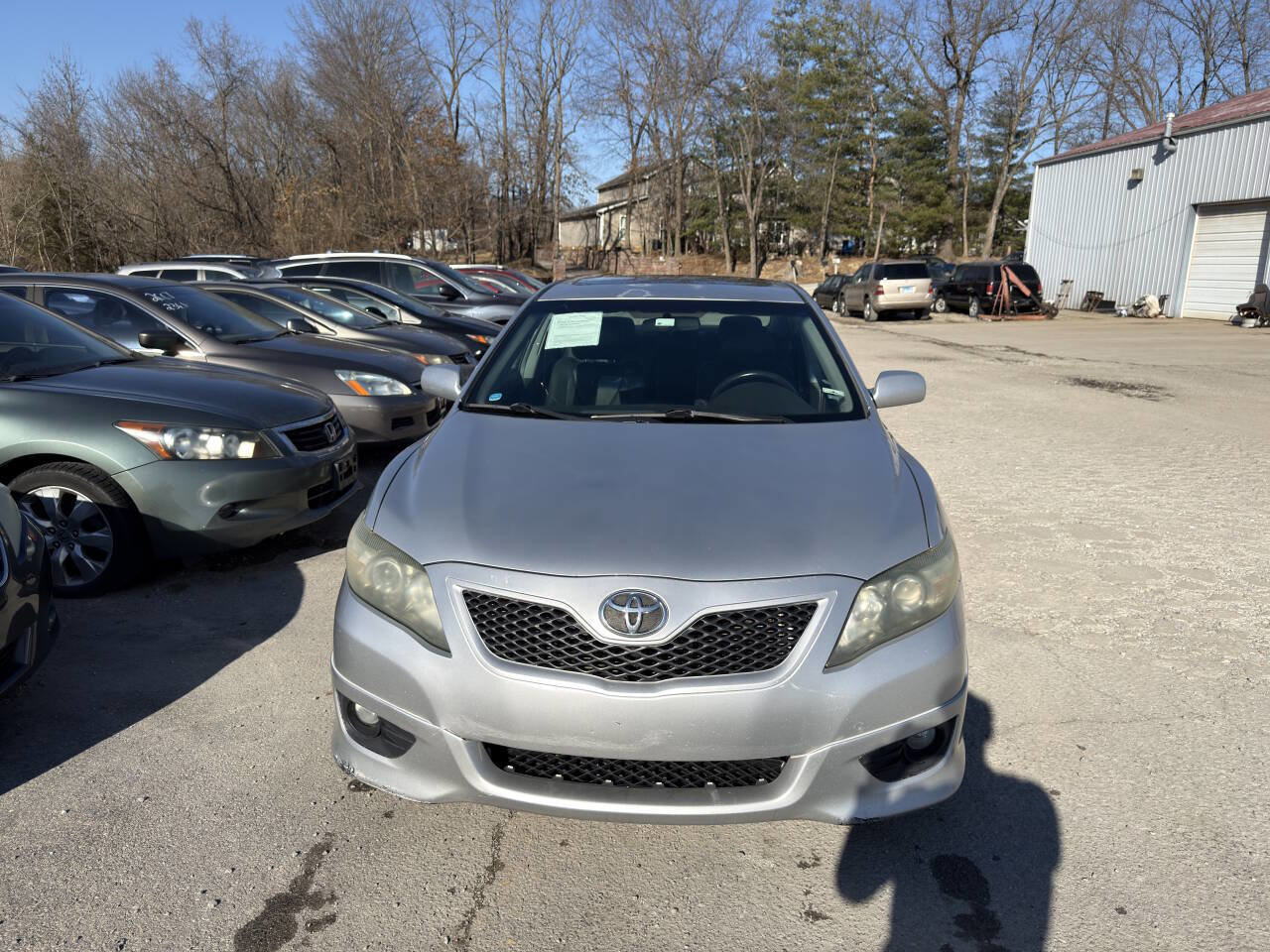 Used 2011 Toyota Camry SE w/ SE Extra-Value Pkg #1 FWD image 4