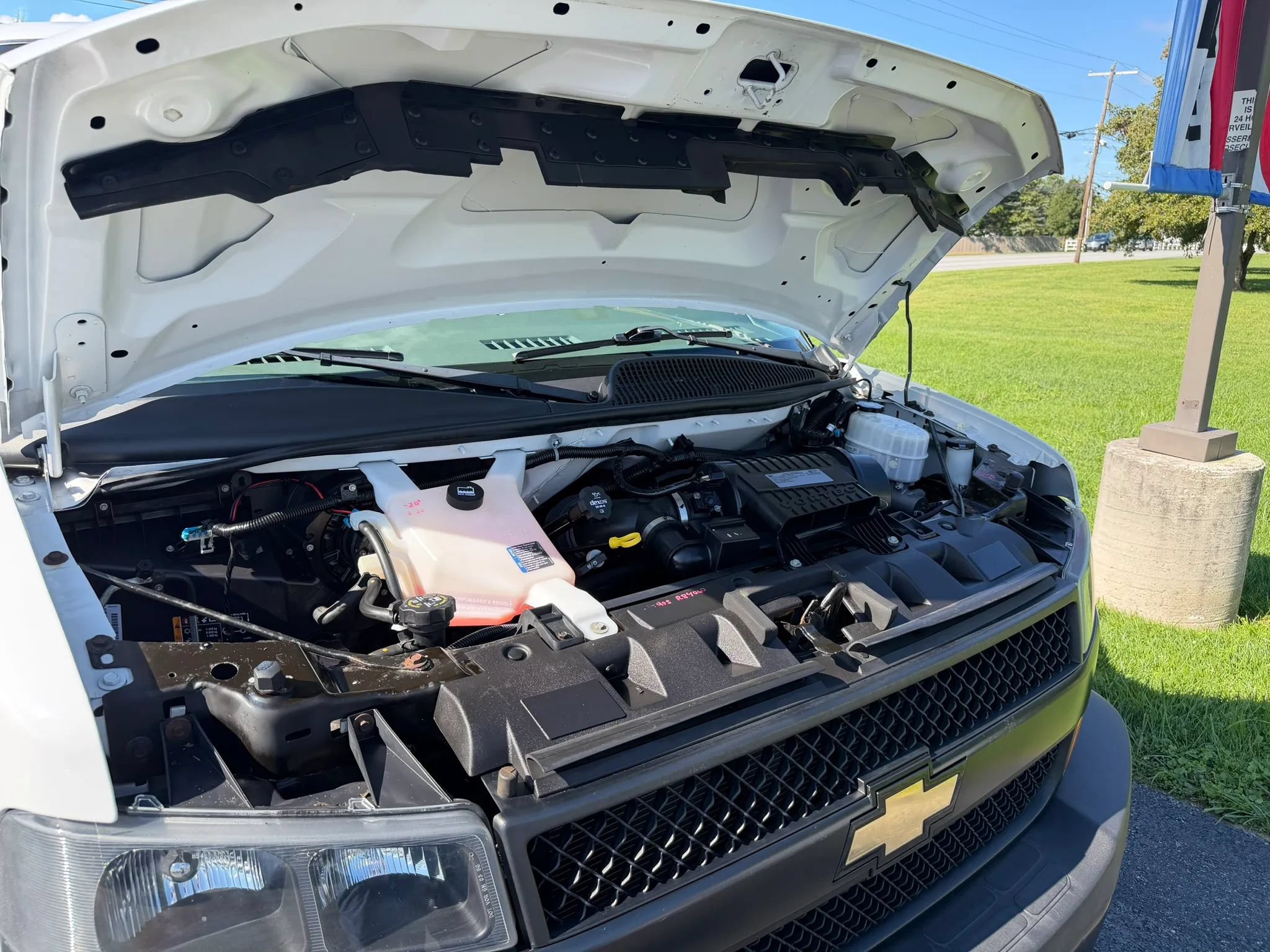 Used 2019 Chevrolet Express 2500 w/ Driver Convenience Package RWD image 45