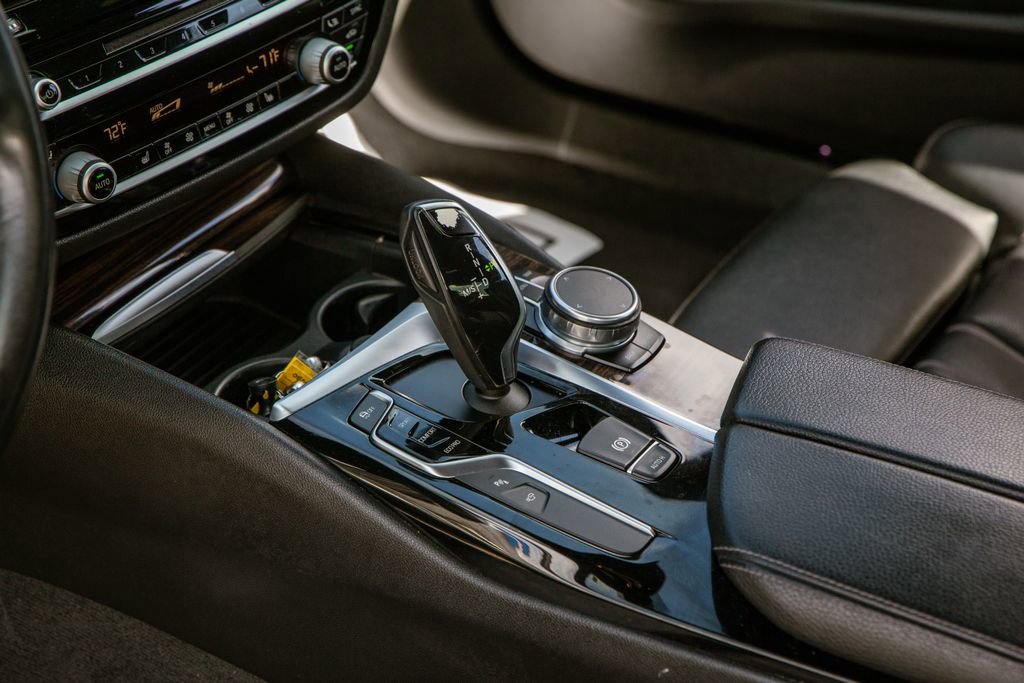 Used 2018 BMW 530i w/ Premium Package RWD image 14