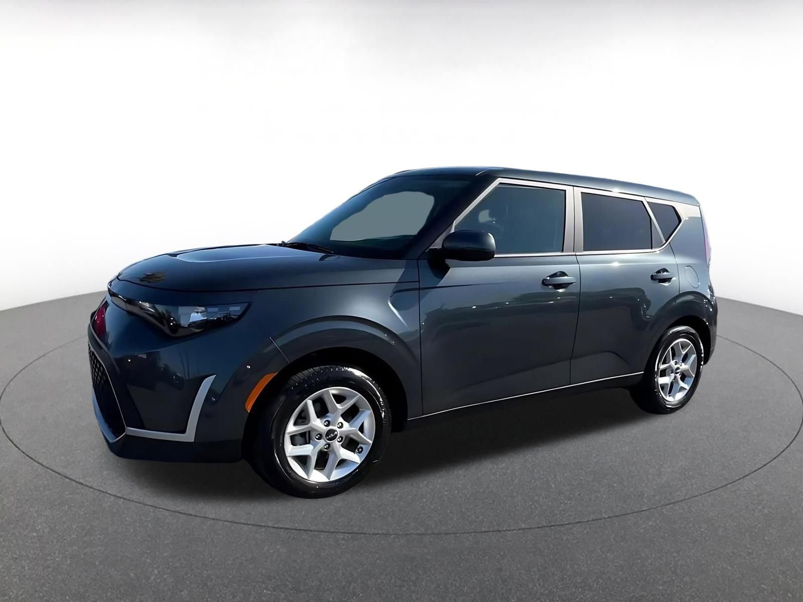 Used 2025 Kia Soul LX w/ LX Technology Package FWD image 8