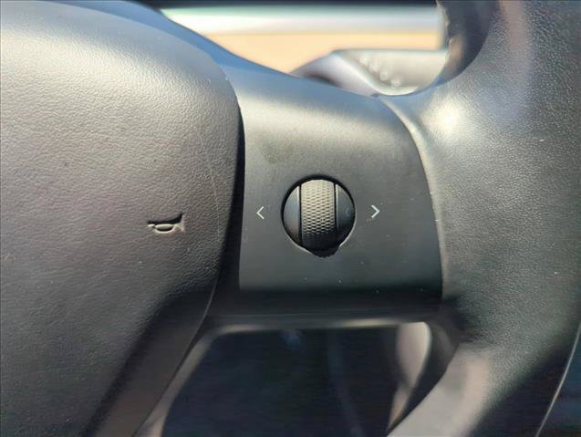 Used 2018 Tesla Model 3 Long Range RWD image 13