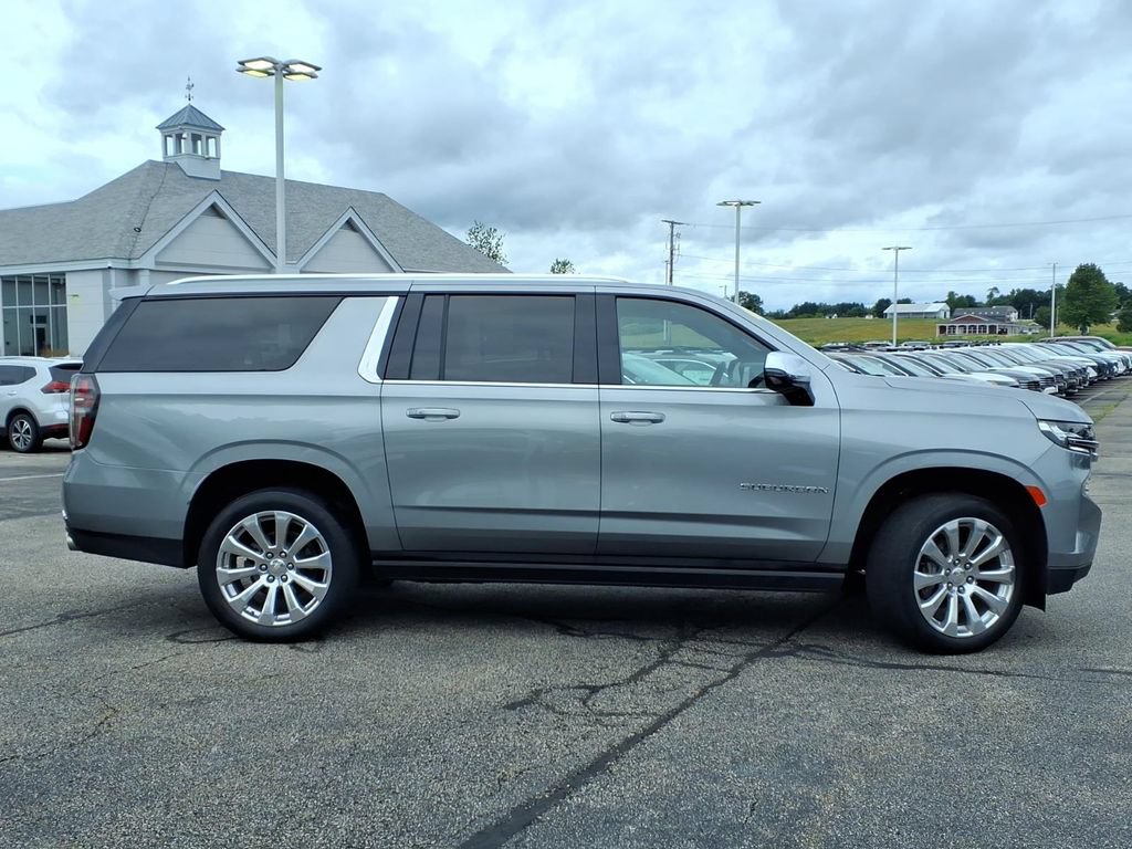 Used 2023 Chevrolet Suburban Premier AWD/4WD image 2