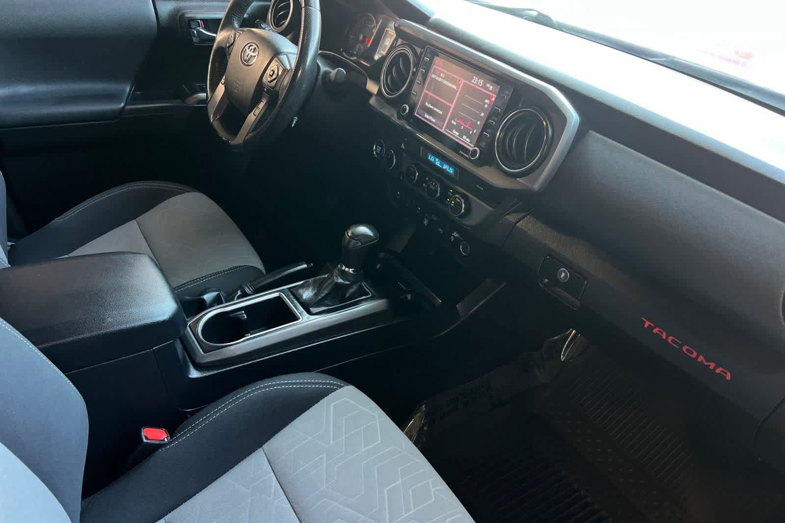 Used 2022 Toyota Tacoma TRD Off-Road w/ Technology Package AWD/4WD image 17