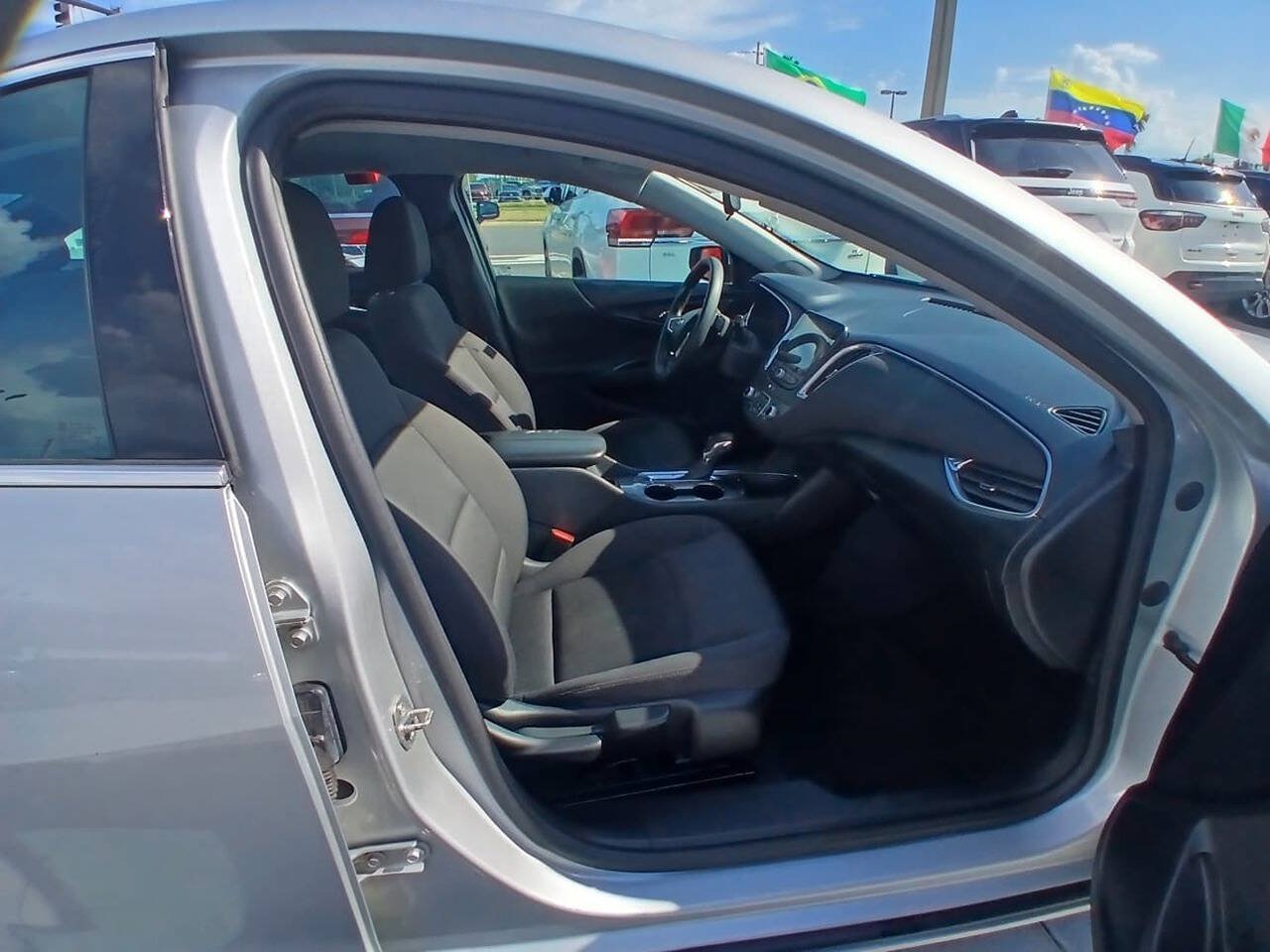 Used 2021 Chevrolet Malibu LT FWD image 14
