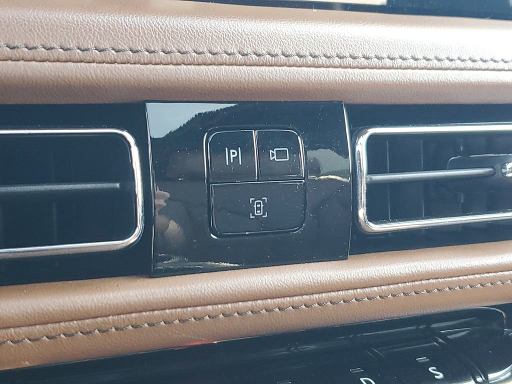 Used 2023 Lincoln Nautilus Reserve w/ Equipment Group 201A image 29