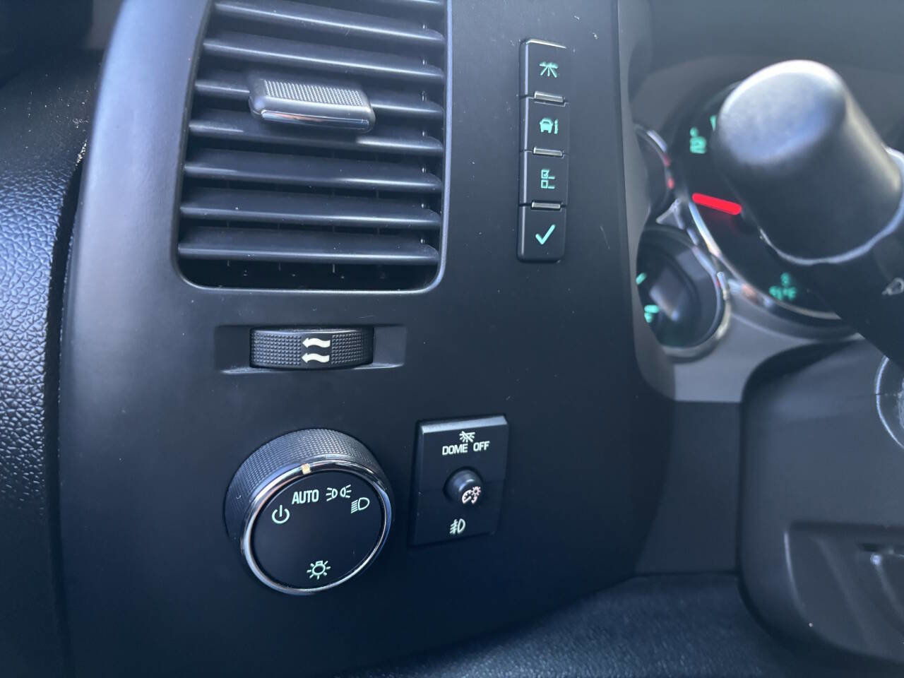 Used 2011 Chevrolet Silverado 1500 LT w/ Texas Edition image 27