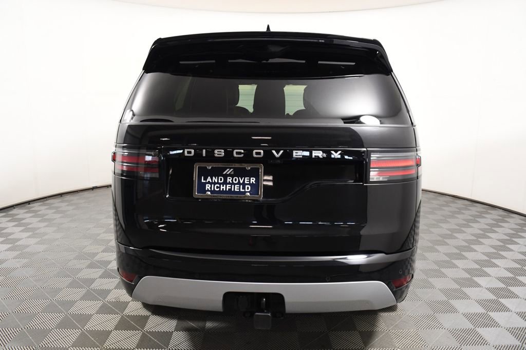 Used 2024 Land Rover Discovery Metropolitan Edition image 5