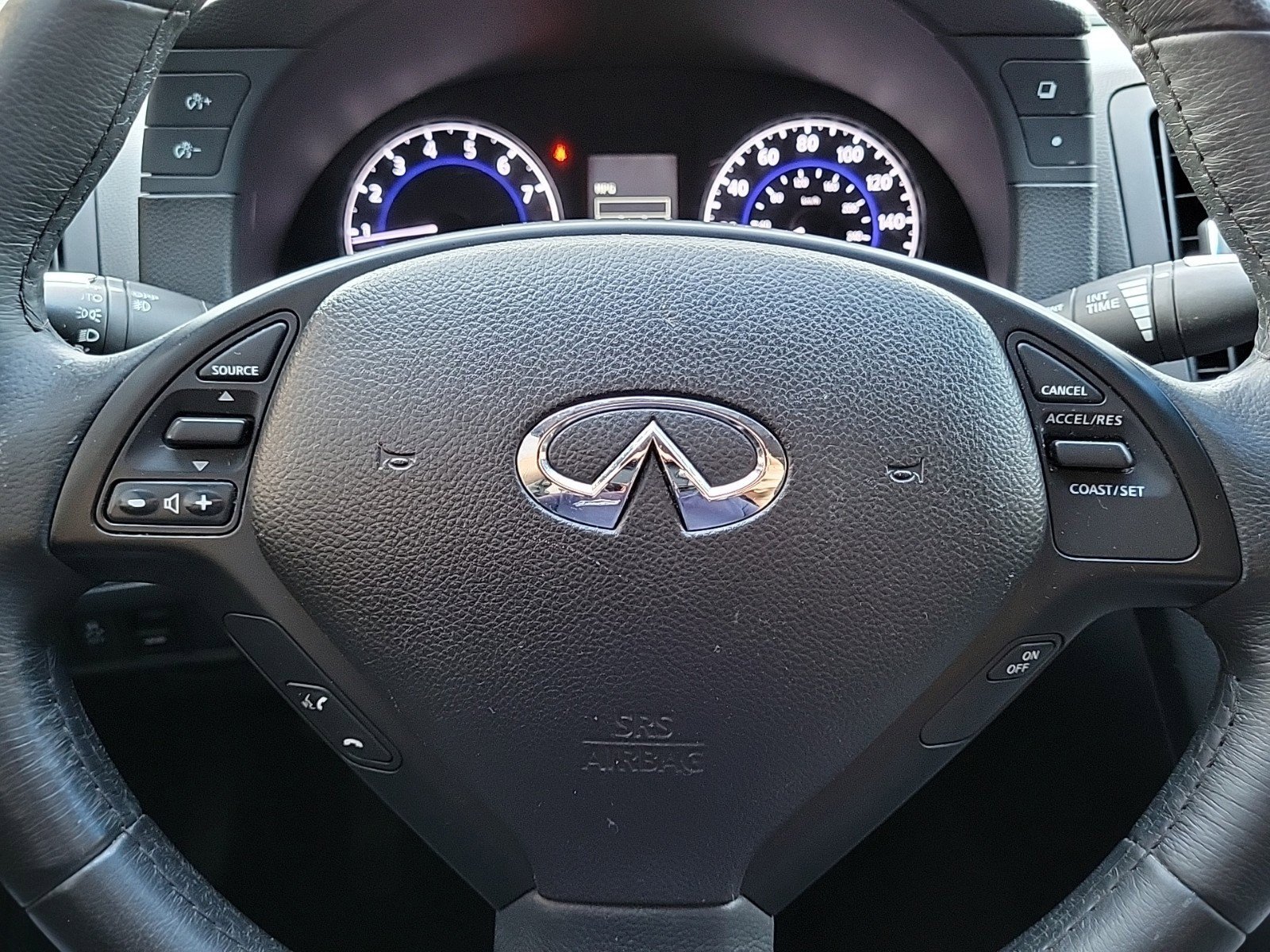 Used 2015 INFINITI Q40 w/ Moonroof Package image 18