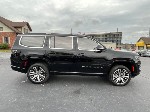 Used 2023 Jeep Grand Wagoneer Series III AWD/4WD image 8