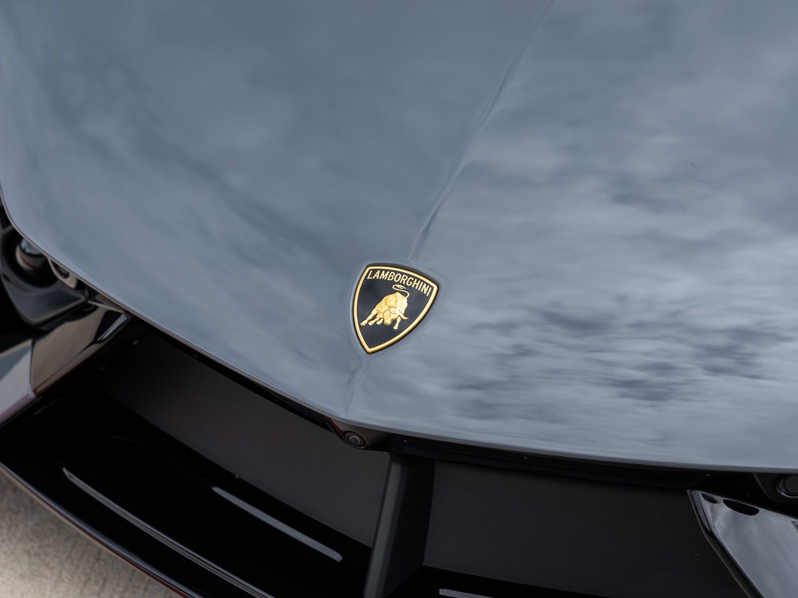 Used 2024 Lamborghini Revuelto image 17