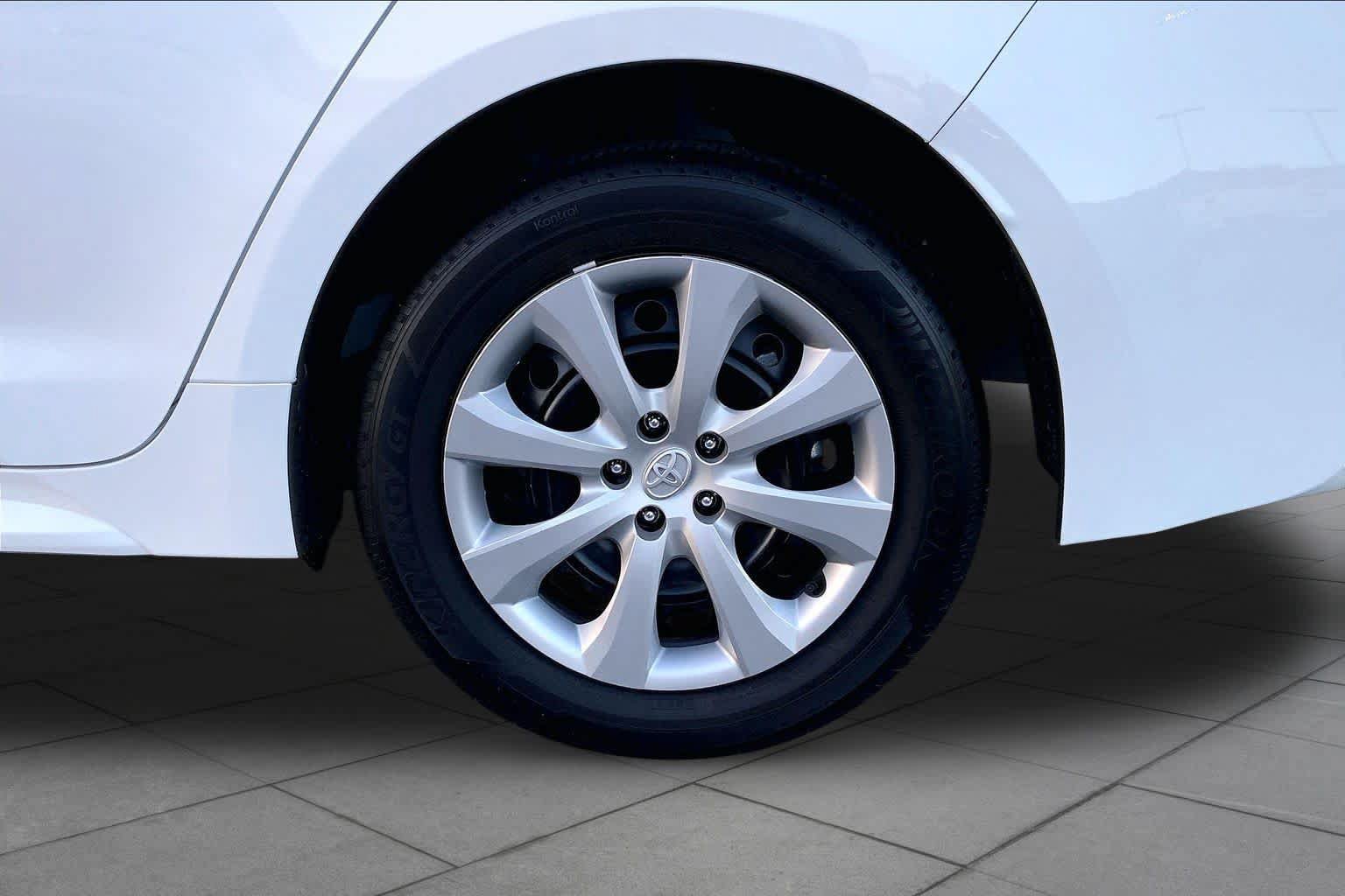 Used 2026 Toyota Corolla LE FWD image 10