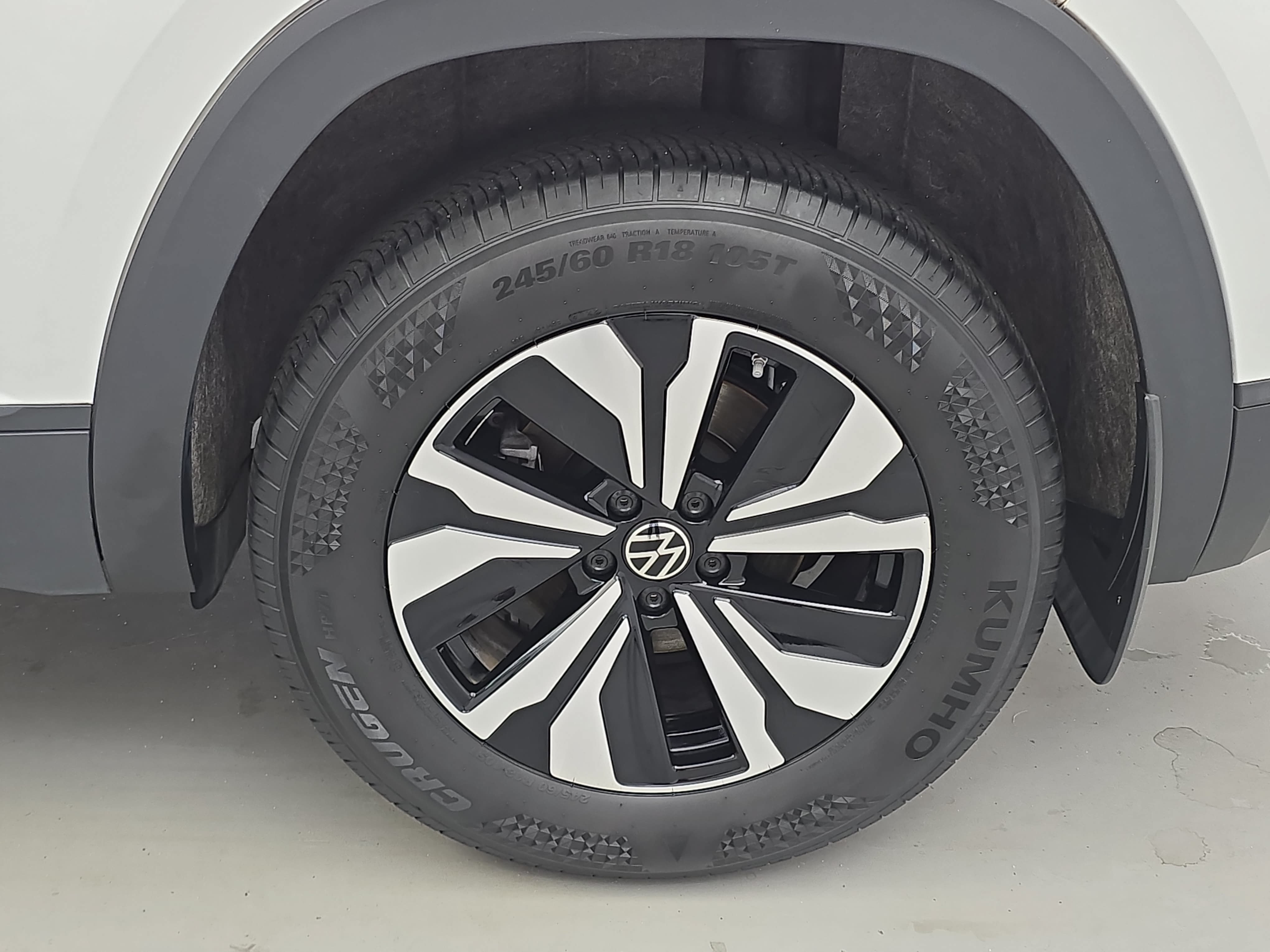 Certified 2024 Volkswagen Atlas Cross Sport SE AWD/4WD image 32