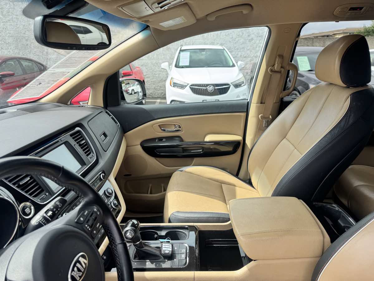 Used 2016 Kia Sedona SX FWD image 35