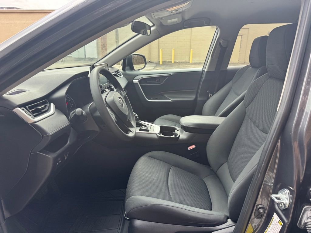 Used 2021 Toyota RAV4 LE image 19