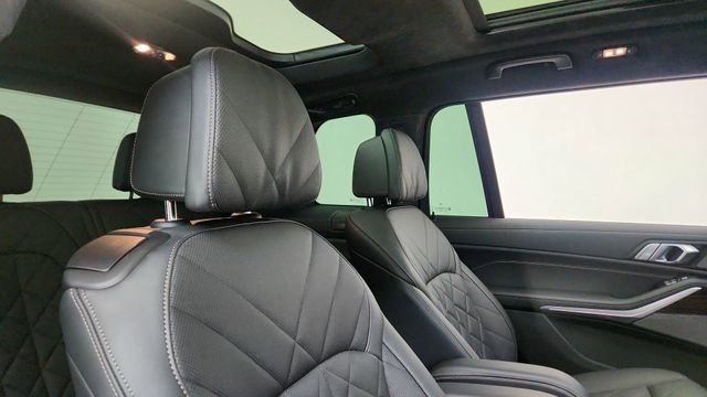Used 2024 BMW X7 xDrive40i w/ M Sport Package image 26